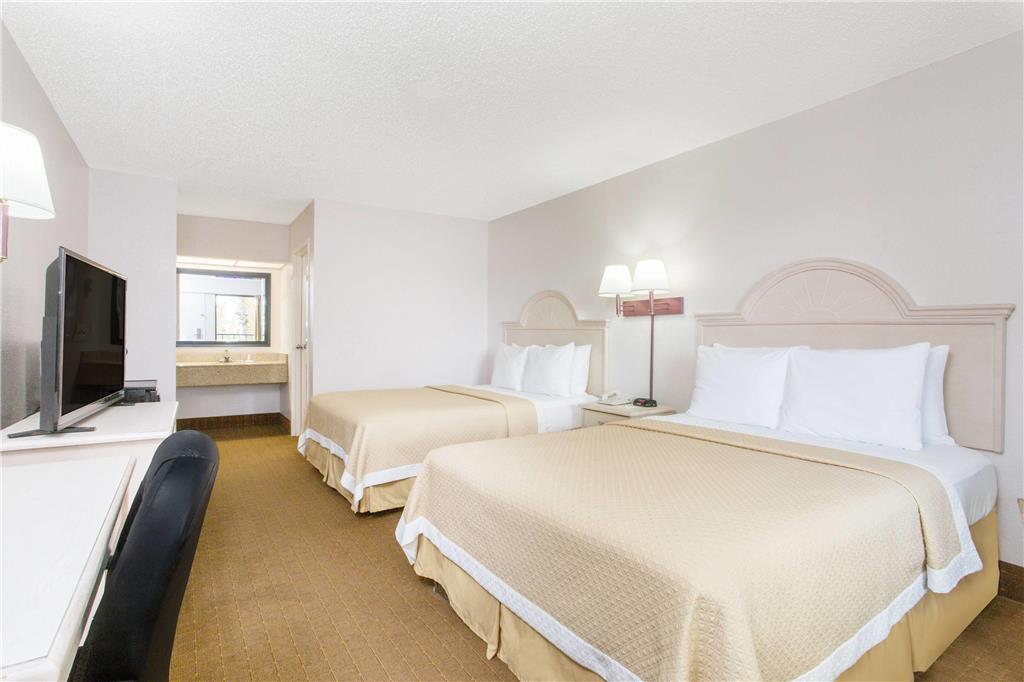 DAYS INN & SUITES BY WYNDHAM NAVARR-guestroom-Guest Room,On-Site.jpg