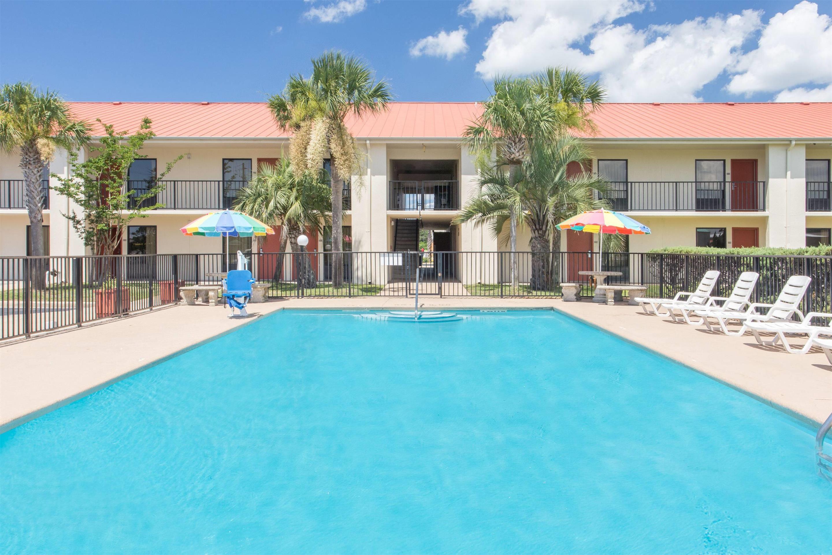 Pool | Days Inn & Suites by Wyndham Navarre - near Beaches/Hurlburt