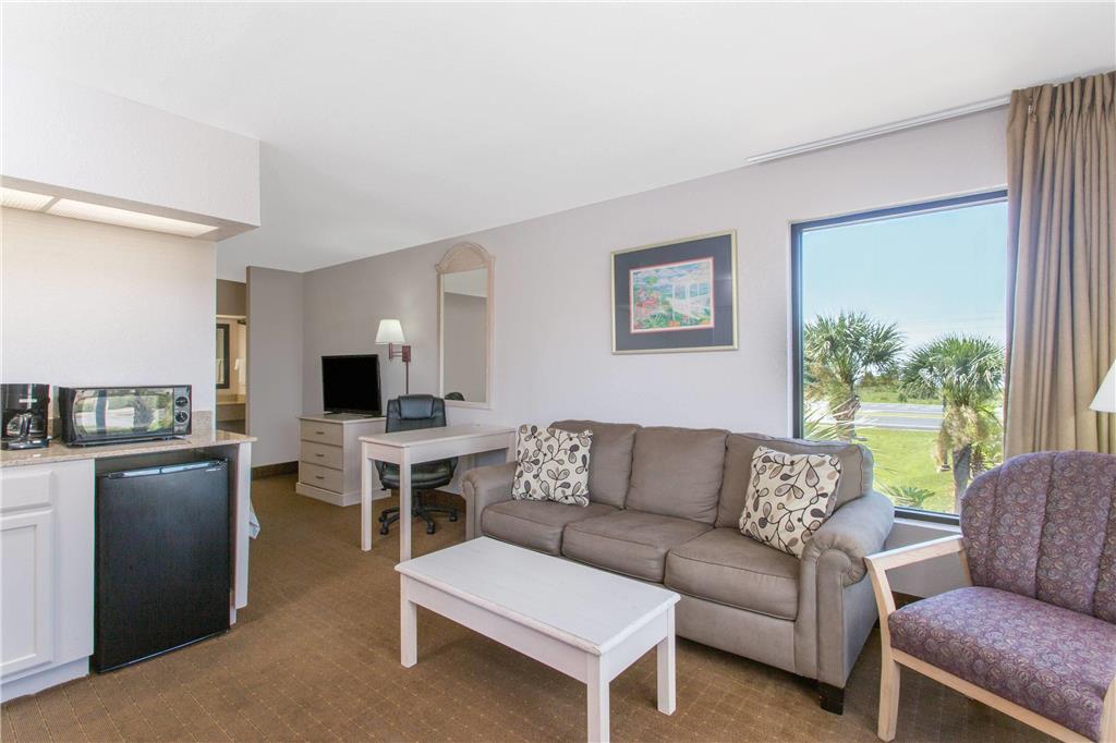 DAYS INN & SUITES BY WYNDHAM NAVARR-guestroom-Guest Room,Suite,On-Site.jpg