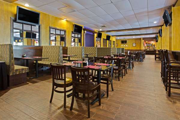 Restaurant - Ramada Hotel Westshore Tampa Airport
