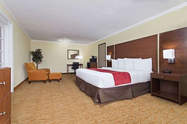 Suite - Ramada Hotel Westshore Tampa Airport