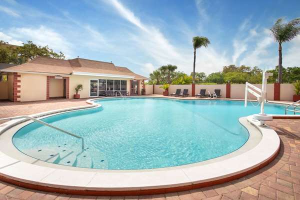 Pool - Ramada Hotel Westshore Tampa Airport