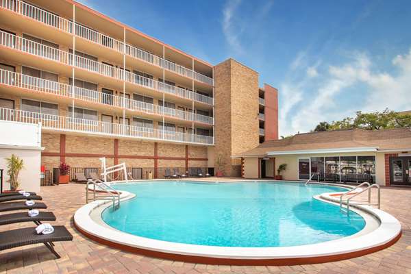 Pool - Ramada Hotel Westshore Tampa Airport
