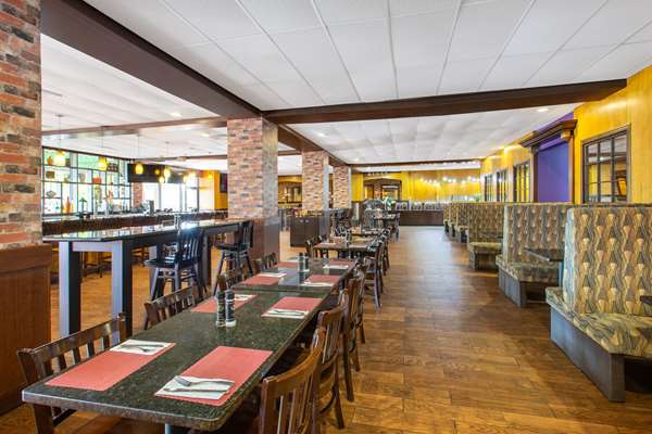 Restaurant - Ramada Hotel Westshore Tampa Airport
