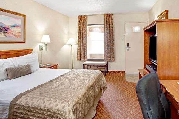  - Ramada Inn West Memphis - I-40 & I-55, Exits 5 & 279A