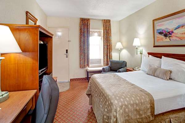  - Ramada Inn West Memphis - I-40 & I-55, Exits 5 & 279A