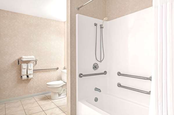  - Days Inn Sturbridge - I-84, Exit 3