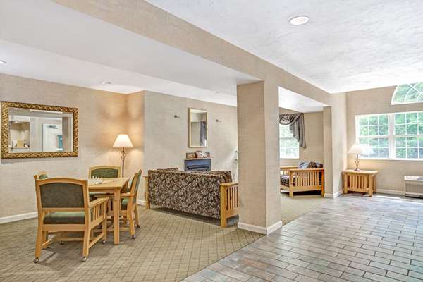  - Days Inn Sturbridge - I-84, Exit 3