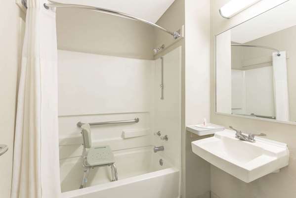  - Microtel Inn by Wyndham Henrietta - I-390, Exit 12A
