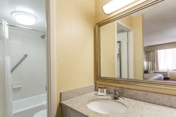  - Ramada Inn Altamonte Springs - I-4, Exit 92