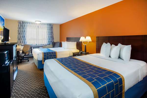 - Days Inn & Suites Stevens Point - I-39, Exit 161
