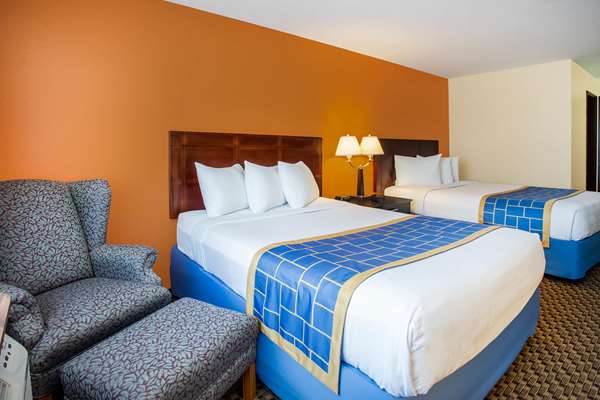  - Days Inn & Suites Stevens Point - I-39, Exit 161
