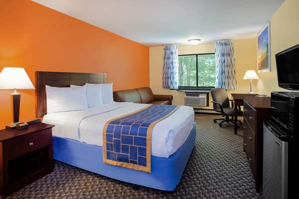  - Days Inn & Suites Stevens Point - I-39, Exit 161