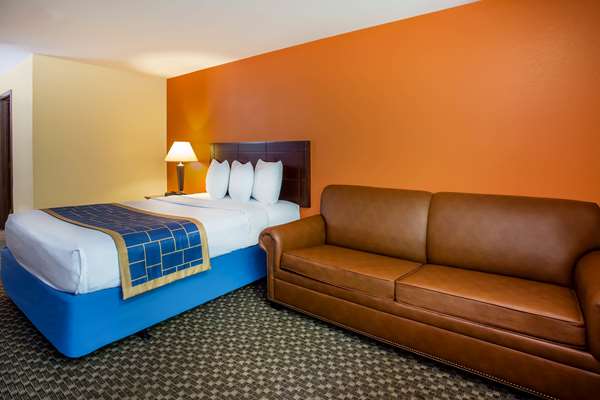  - Days Inn & Suites Stevens Point - I-39, Exit 161