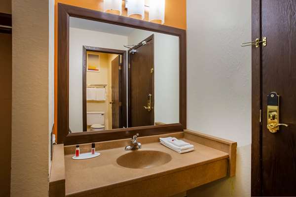  - Days Inn & Suites Stevens Point - I-39, Exit 161