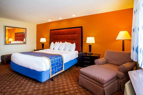  - Days Inn & Suites Stevens Point - I-39, Exit 161