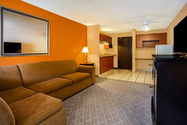 Suite - Days Inn & Suites Stevens Point - I-39, Exit 161