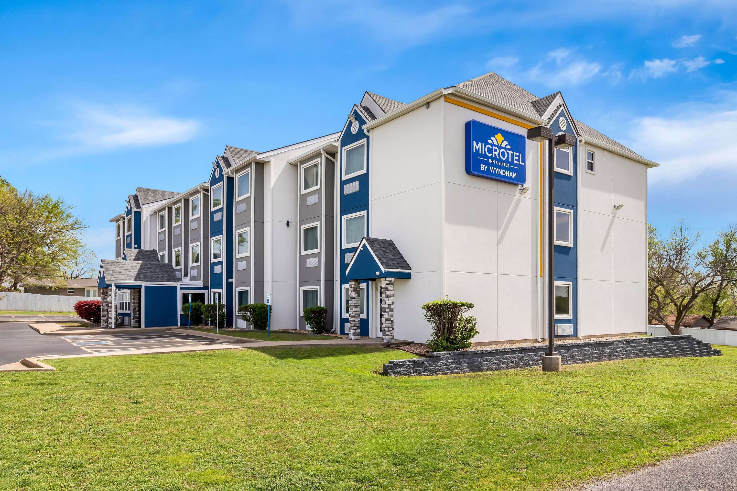 Exterior | Microtel Inn & Suites by Wyndham Tulsa/Catoosa Route 66