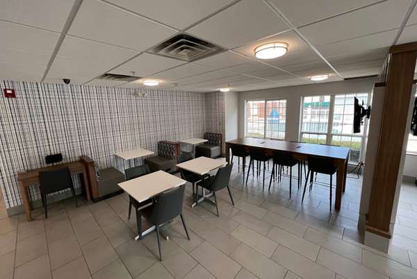  - Microtel Inn & Suites by Wyndham Charlotte - I-77, Exit 16B