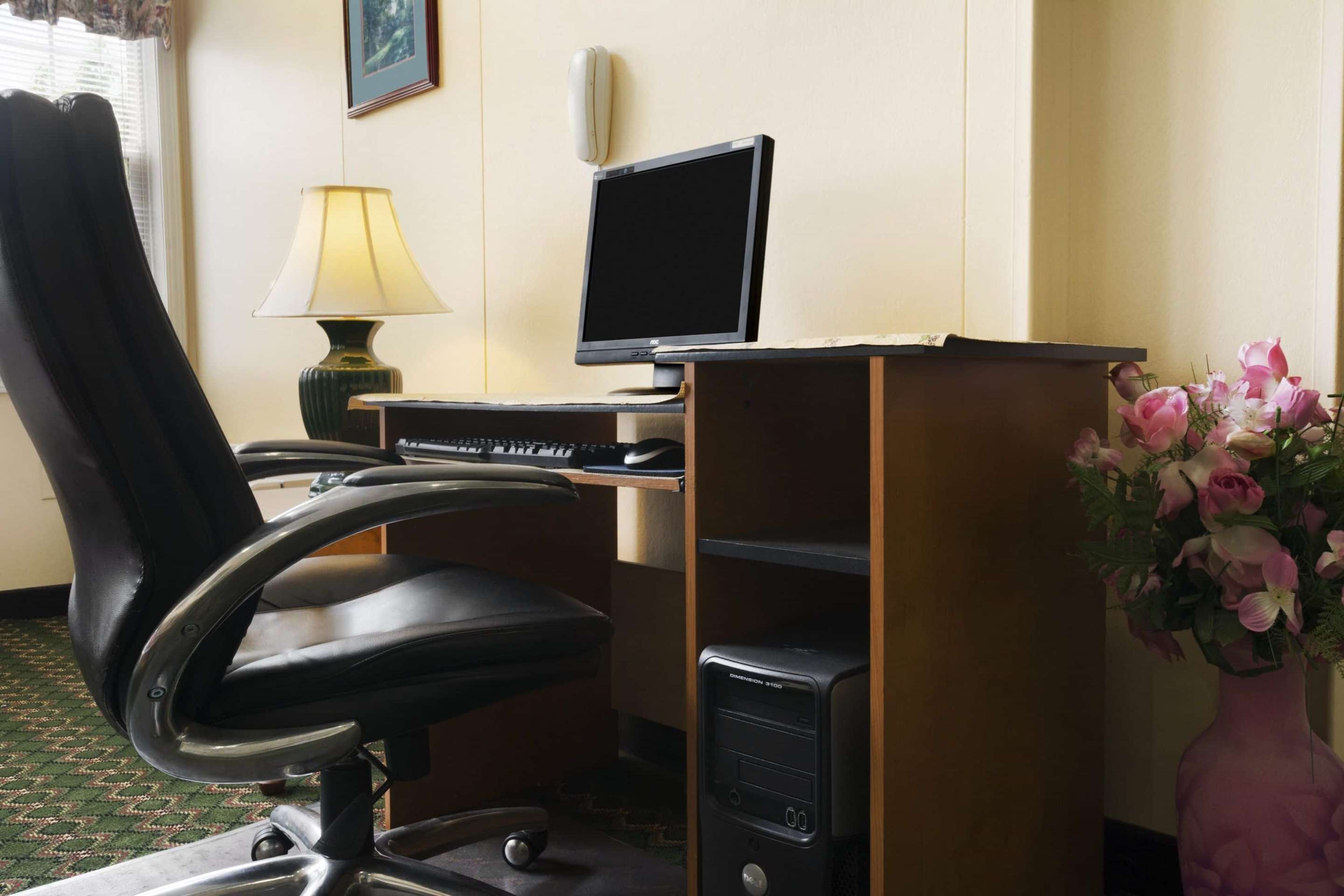 Business Center | Microtel Inn & Suites by Wyndham Columbia/Fort Jackson N