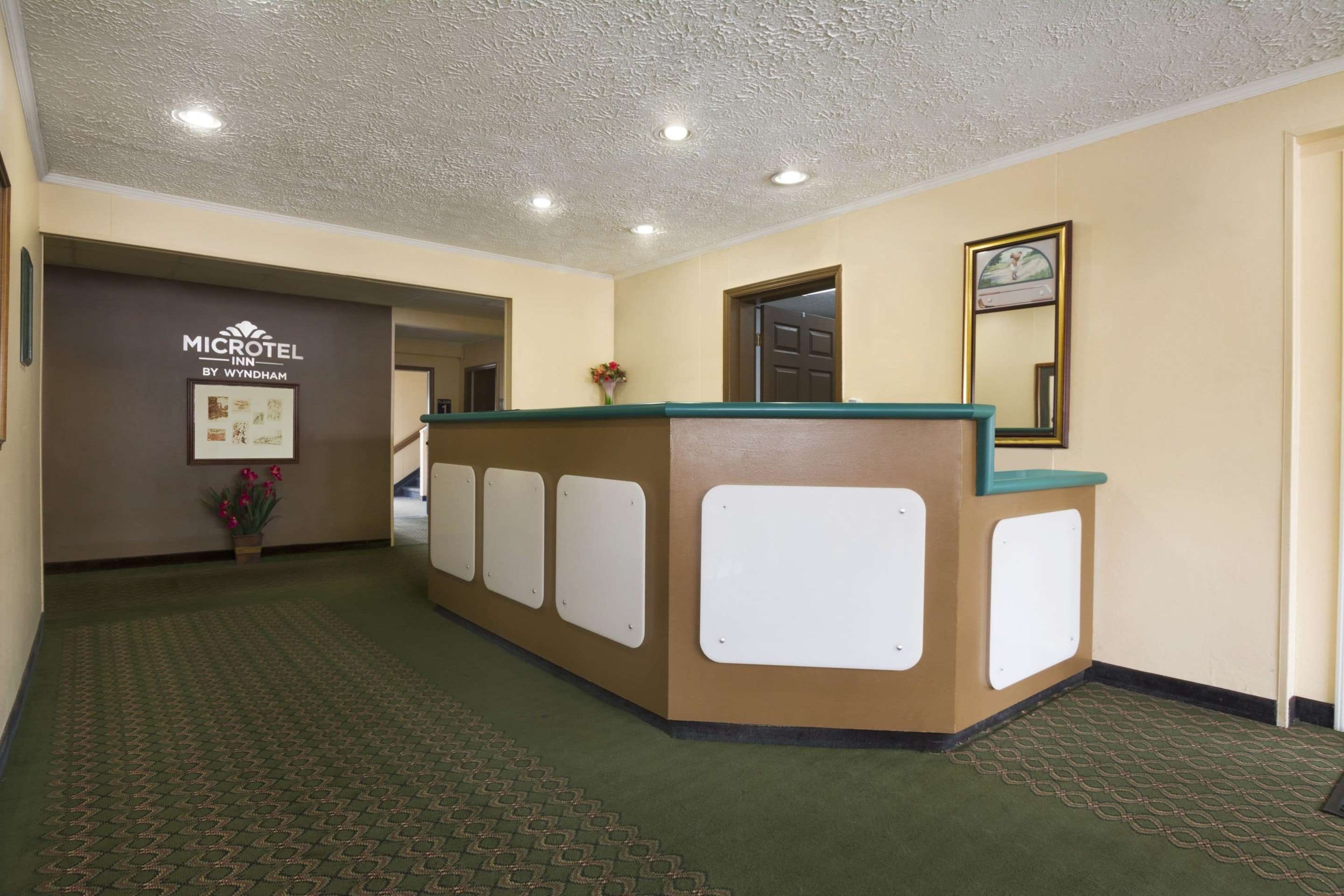 Lobby | Microtel Inn & Suites by Wyndham Columbia/Fort Jackson N