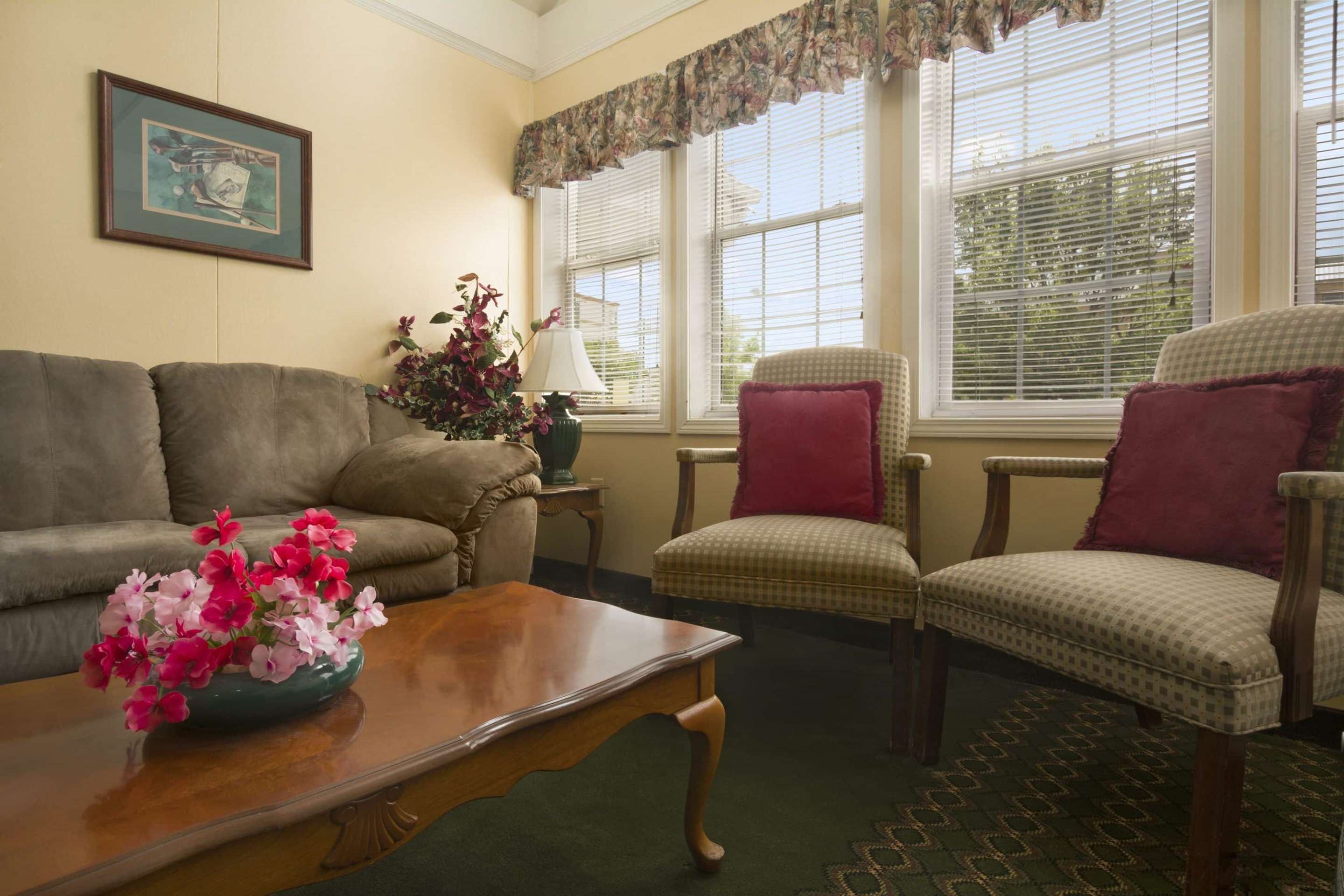 Lounge | Microtel Inn & Suites by Wyndham Columbia/Fort Jackson N