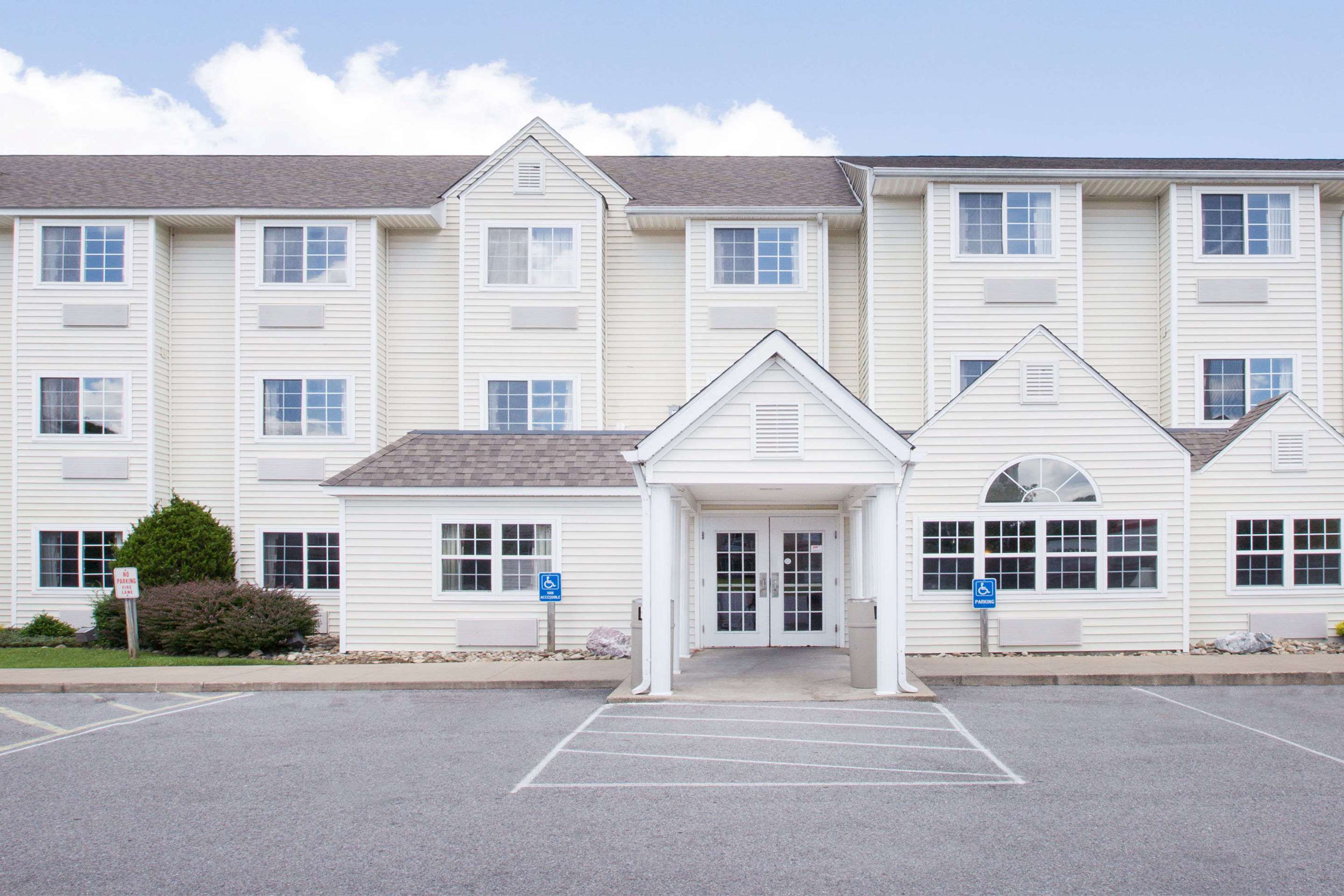 Exterior | Microtel Inn by Wyndham Beckley