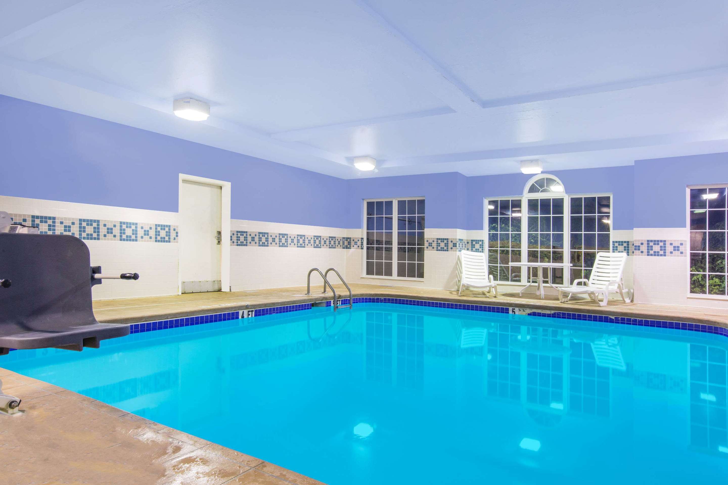 Pool | Microtel Inn by Wyndham Beckley