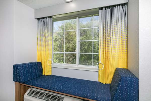  - Microtel Inn by Wyndham Tamarack Beckley - I-64 & I-77, Exit 44