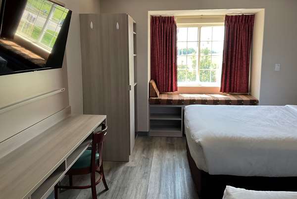  - Microtel Inn & Suites by Wyndham Clarksville - I-24, Exit 4