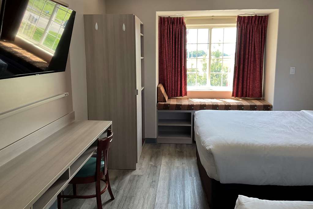 MICROTEL INN & SUITES BY WYNDHAM CL-guestroom-Guest Room,On-Site.jpg