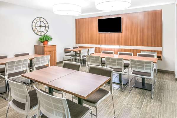 Restaurant - Microtel Inn by Wyndham Victor