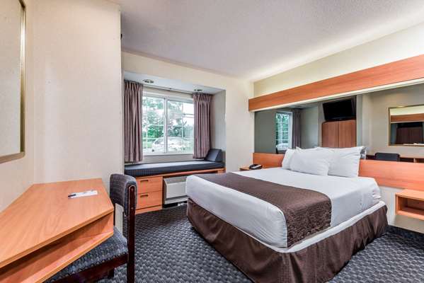  - Microtel Inn & Suites by Wyndham Bethel - I-84, Exit 8