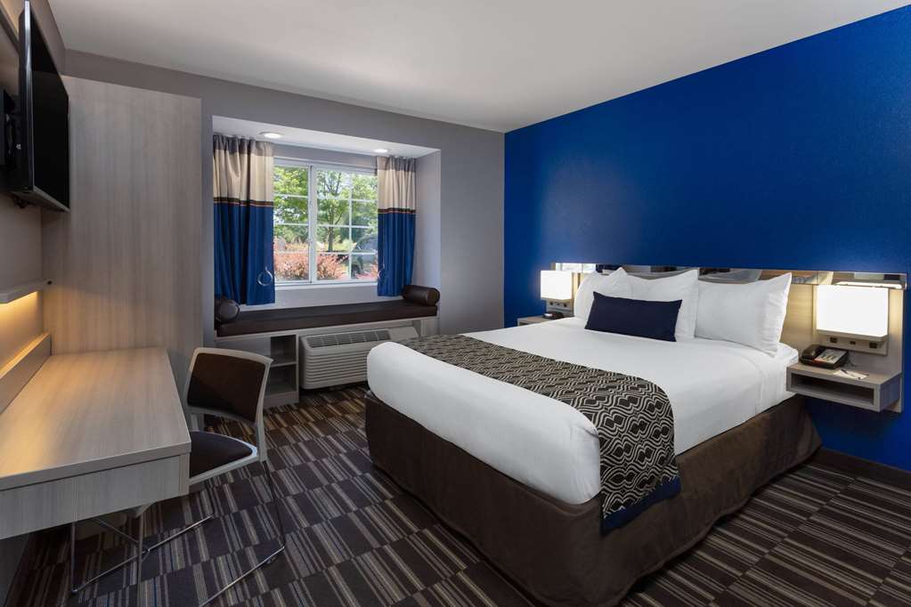 MICROTEL INN & SUITES BY WYNDHAM BE-guestroom-Guest Room,On-Site.jpg