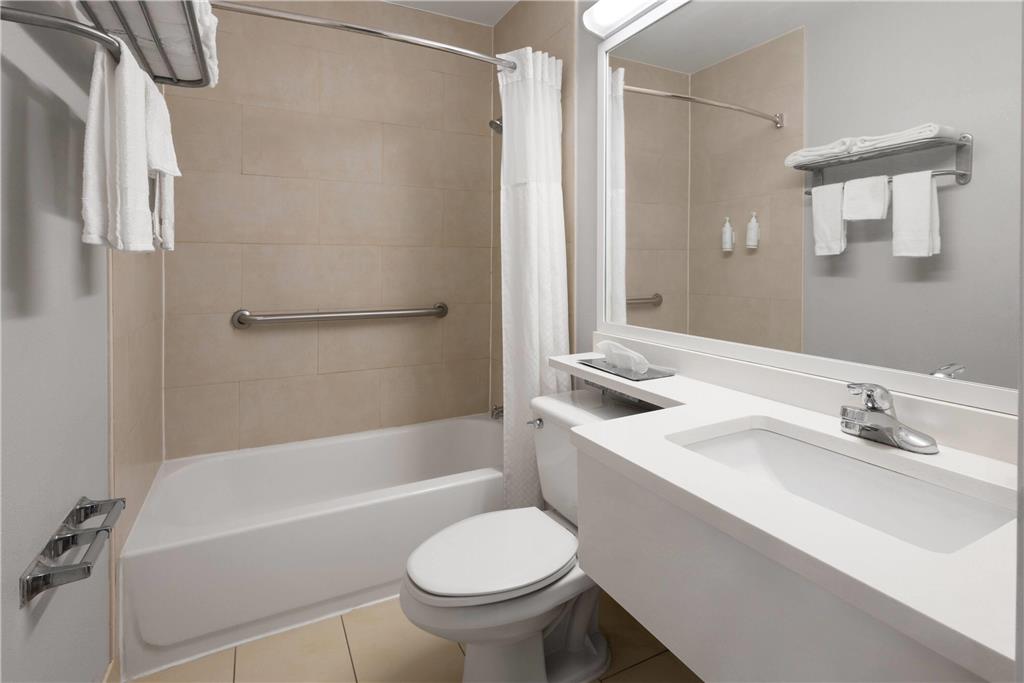 MICROTEL INN BY WYNDHAM ALBANY AIRP-guestroom-Guest Room,Bathroom,On-Site.jpg