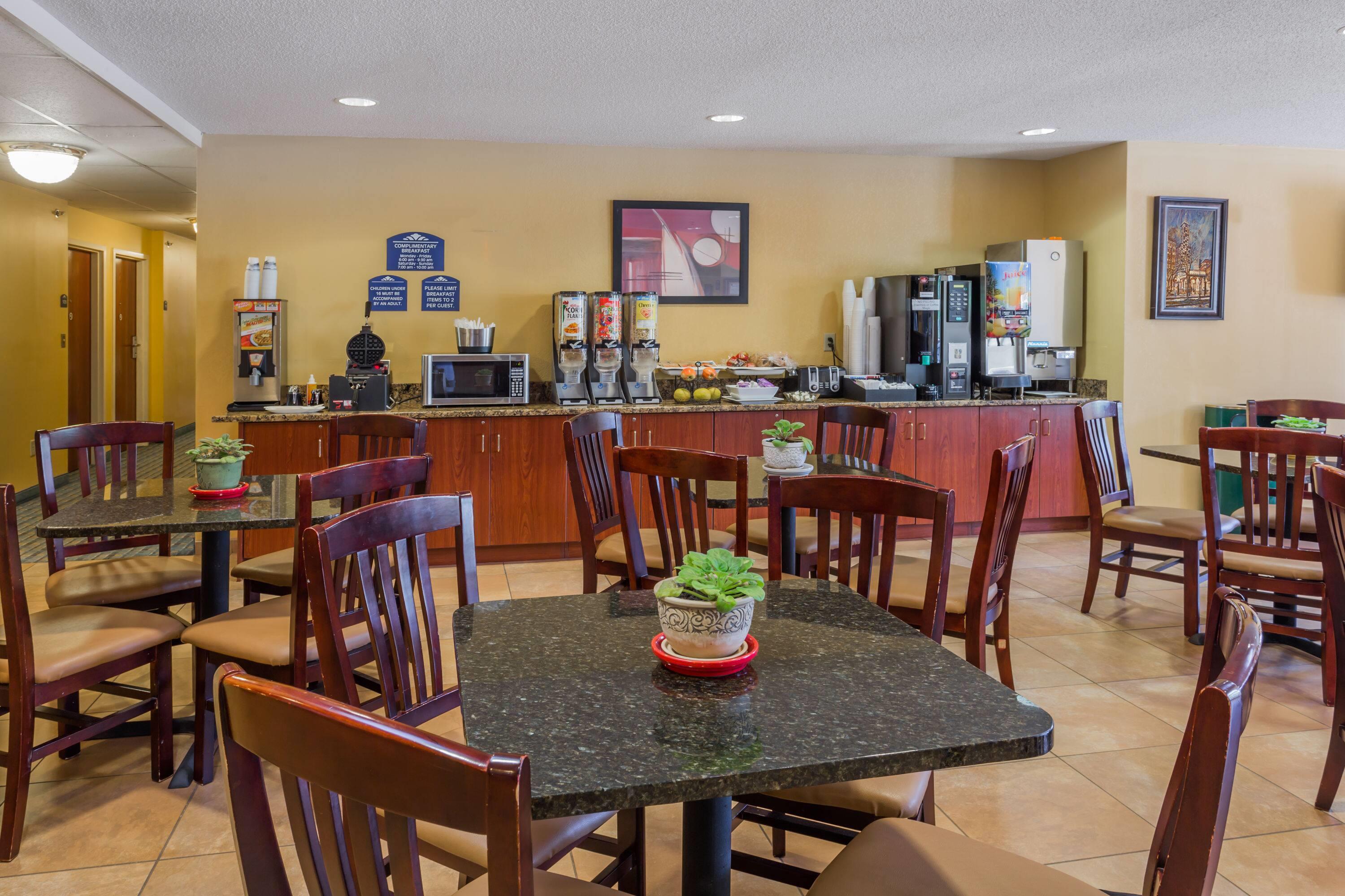 Breakfast Area | Microtel Inn & Suites by Wyndham Hillsborough