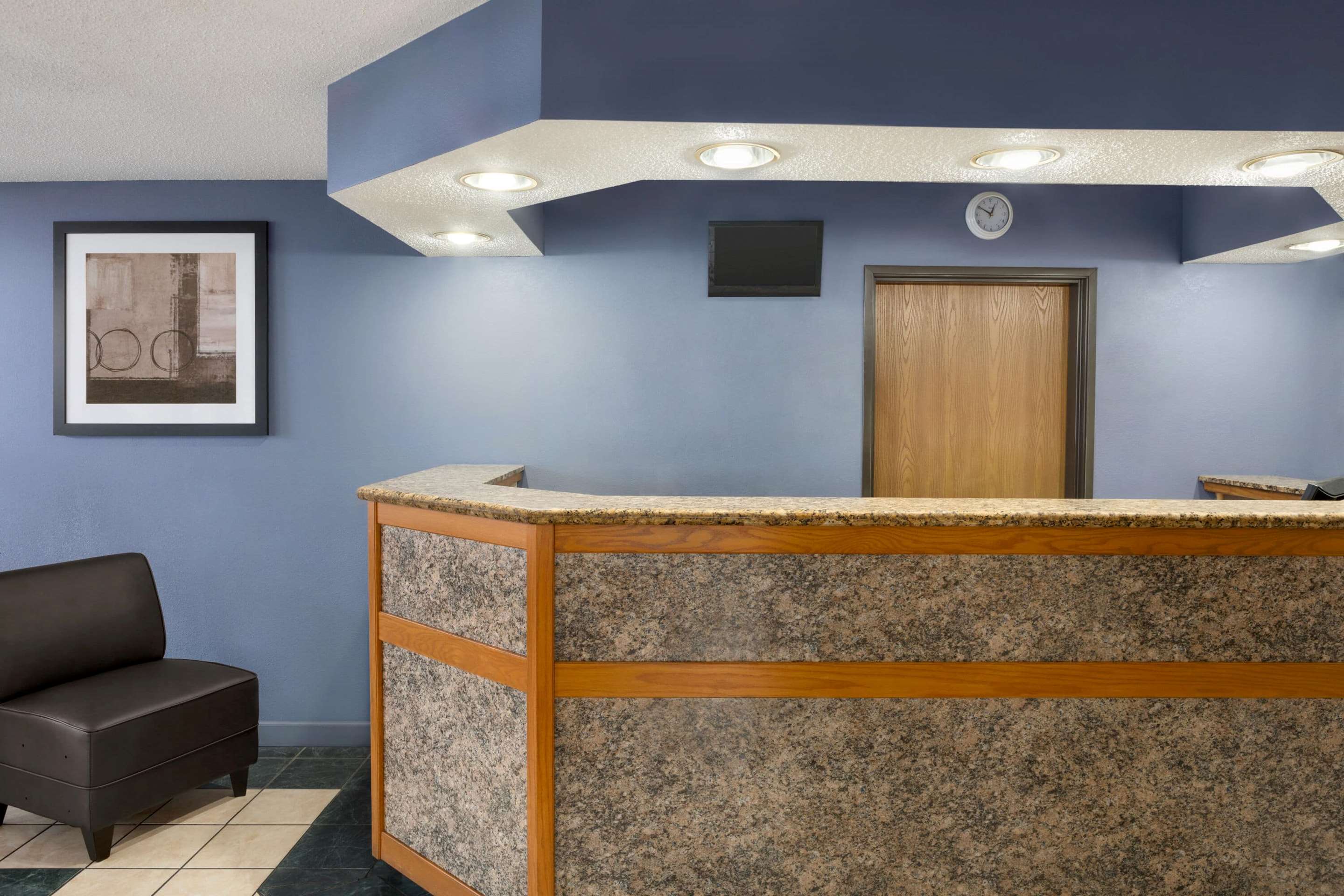 Lobby | Microtel Inn & Suites Lincoln