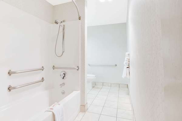  - Microtel Inn by Wyndham Greensboro - I-40, Exit 214