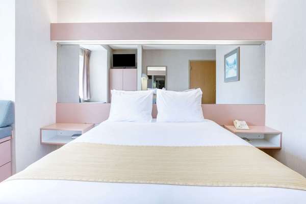  - Microtel Inn by Wyndham Greensboro - I-40, Exit 214