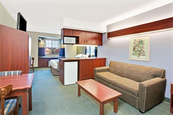 Suite - Microtel Inn & Suites by Wyndham Roseville - I-94, Exit 232