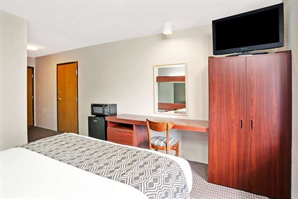  - Microtel Inn & Suites by Wyndham Roseville - I-94, Exit 232