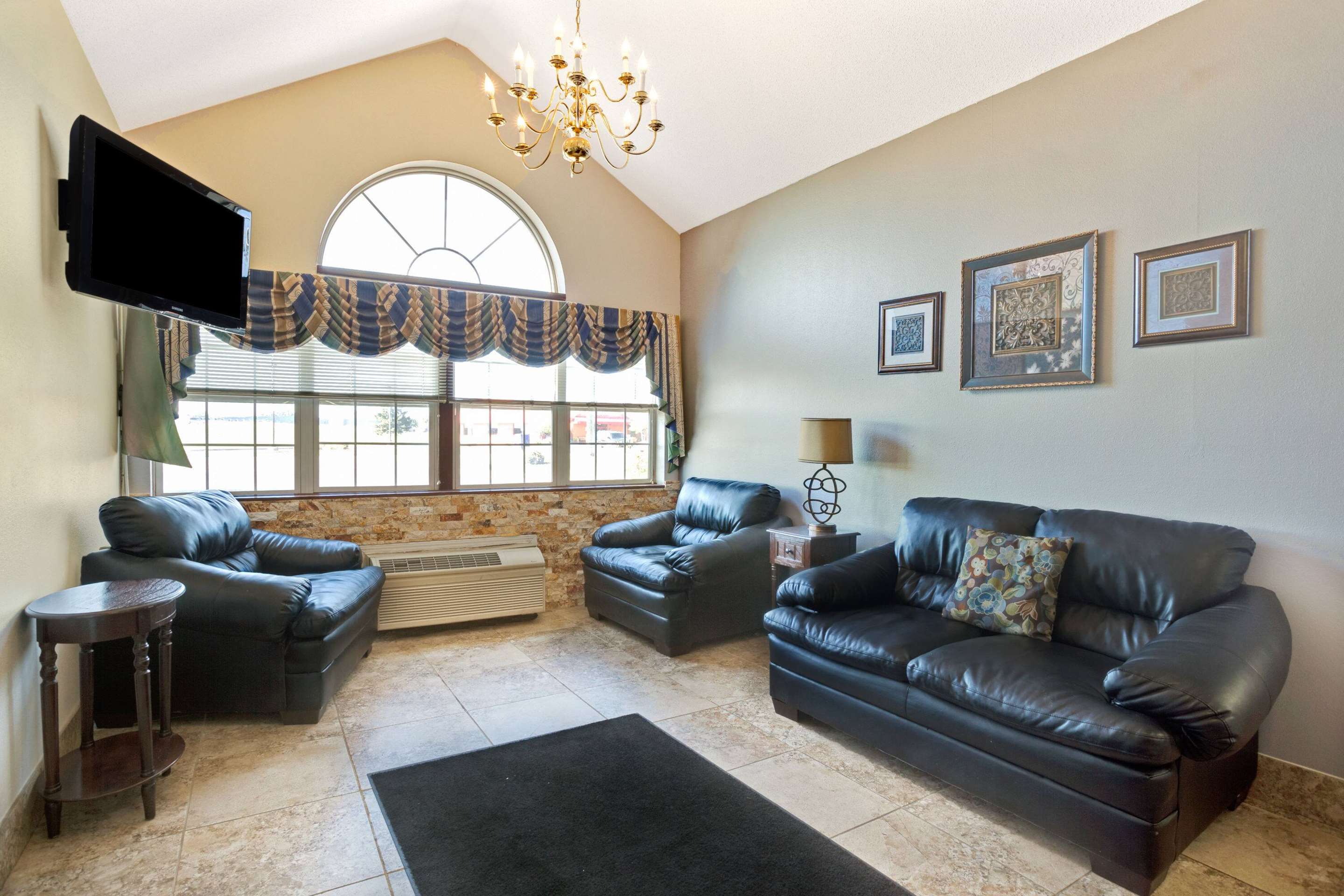 Lobby | Microtel Inn & Suites by Wyndham Detroit Roseville