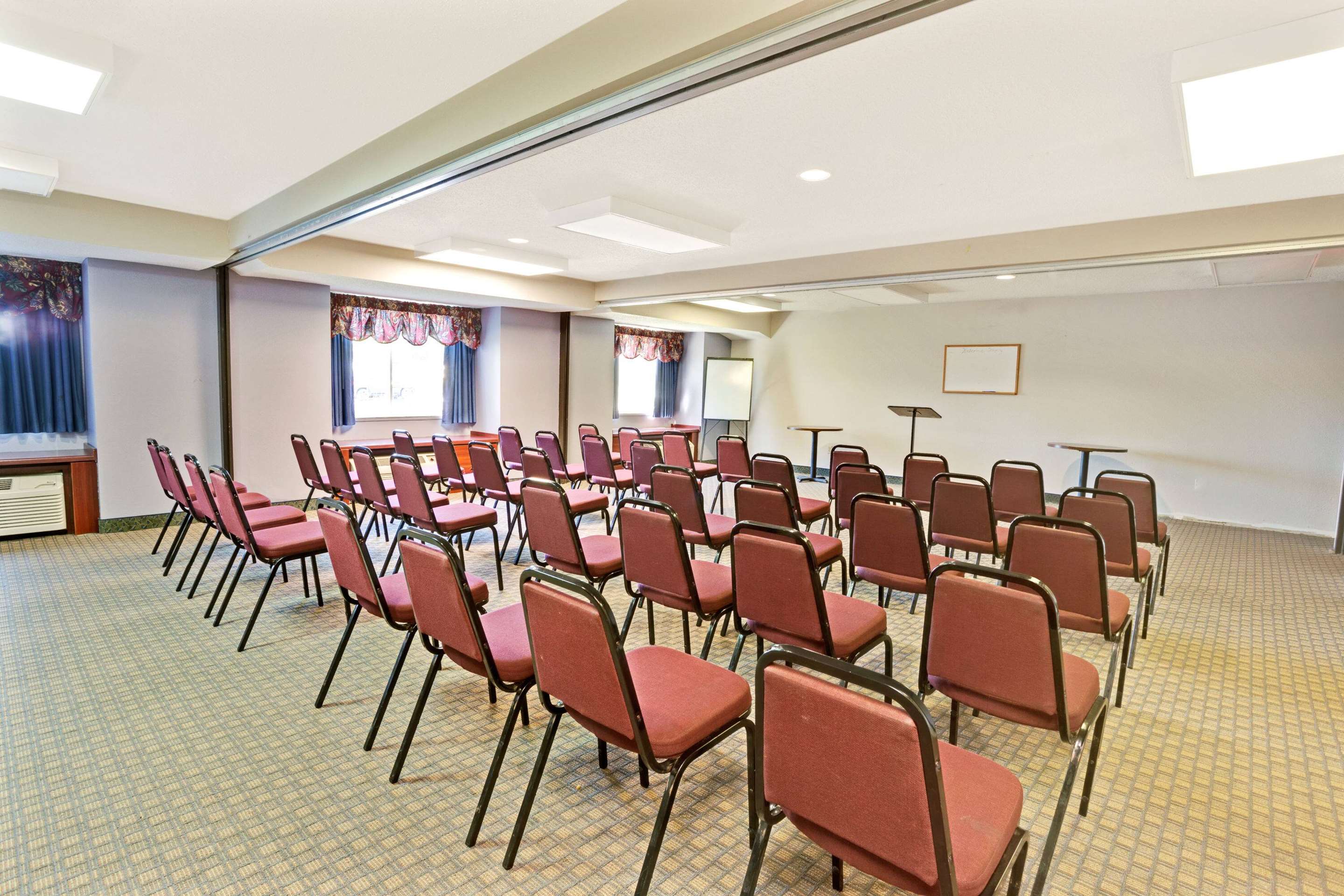 Meeting Room | Microtel Inn & Suites by Wyndham Detroit Roseville