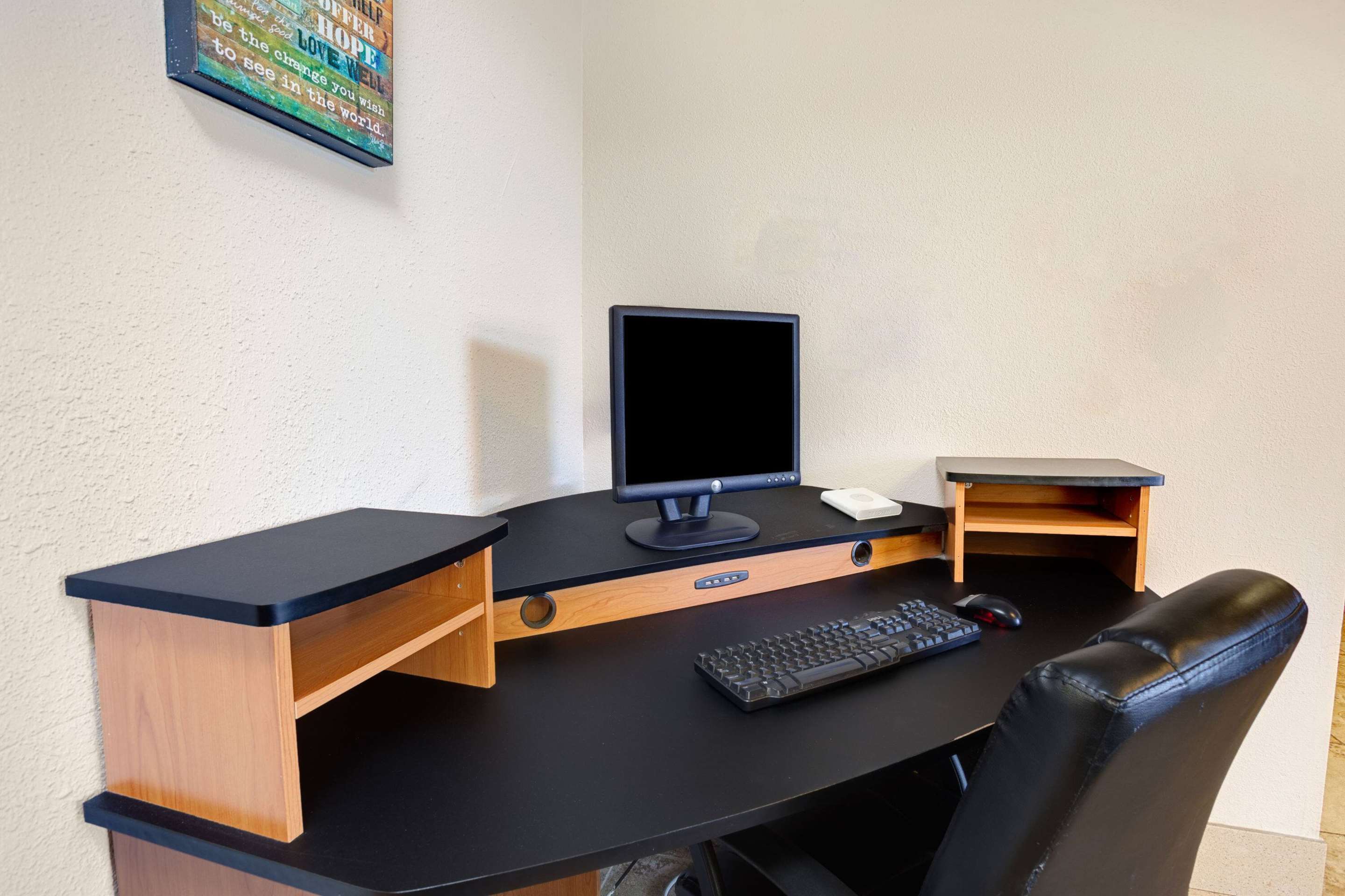 Business Center | Microtel Inn & Suites by Wyndham Detroit Roseville