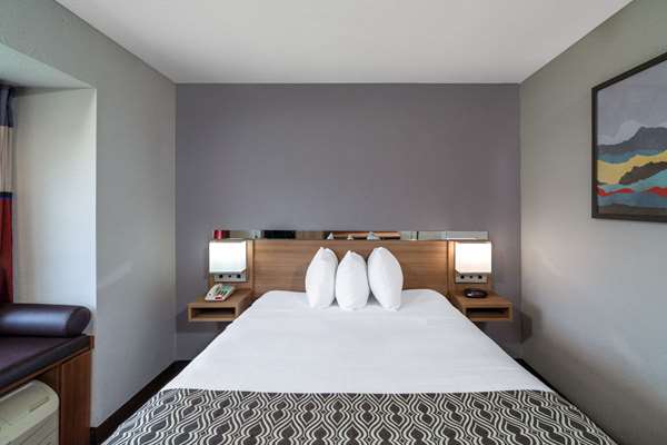  - Microtel Inn & Suites by Wyndham Pooler - I-95, Exit 102