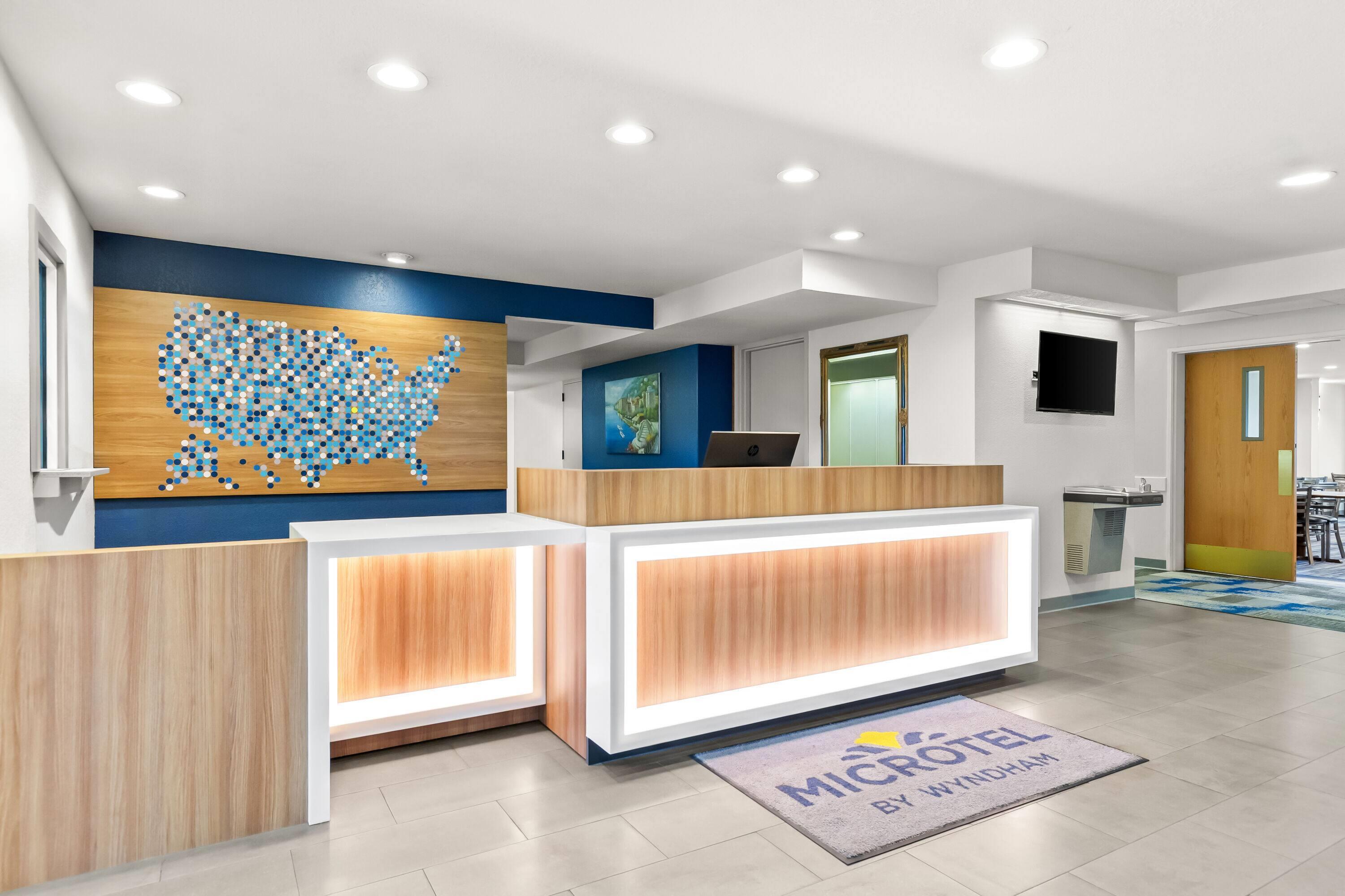Reception | Microtel Inn & Suites by Wyndham Sainte Genevieve