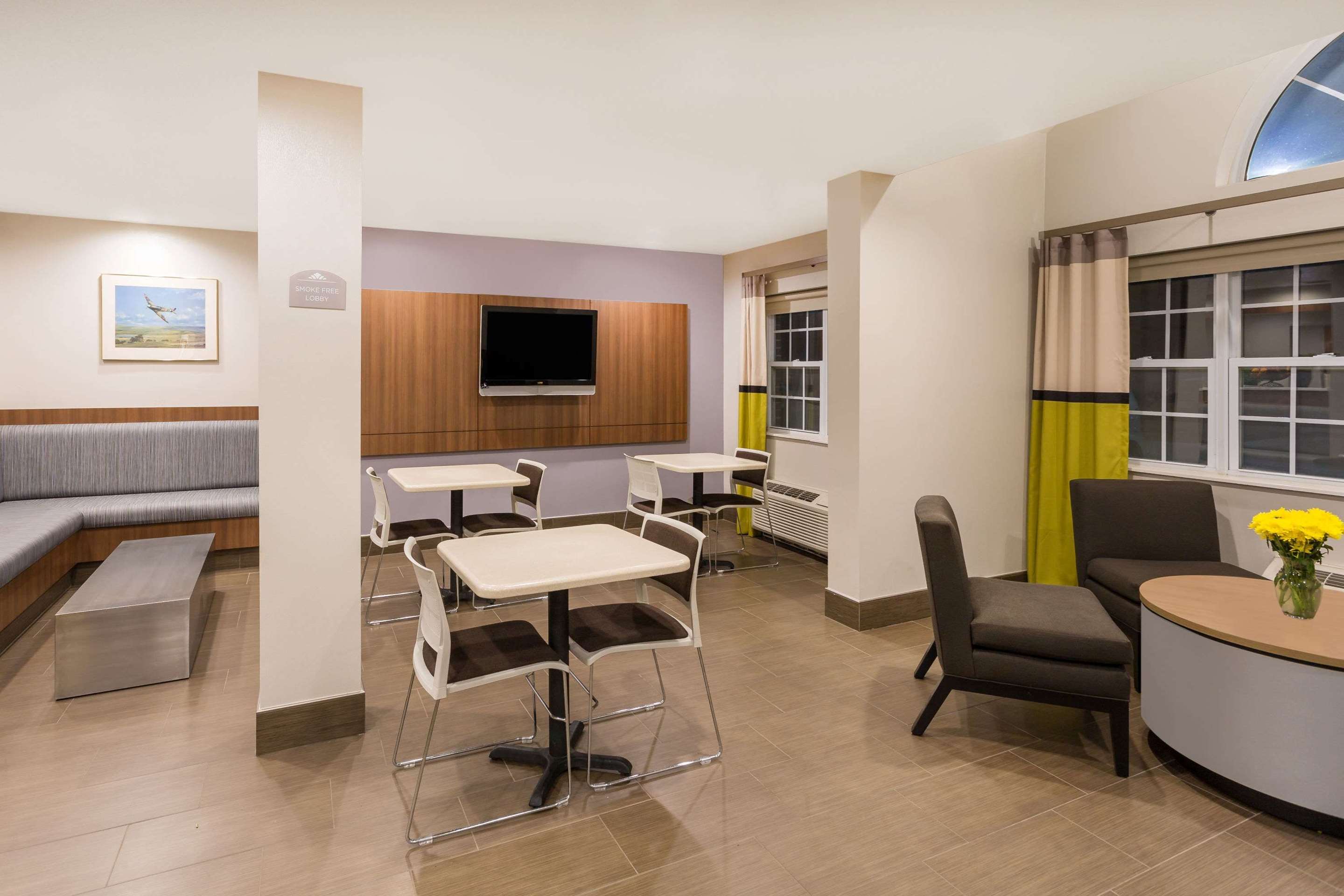 Lobby | Microtel Inn & Suites by Wyndham