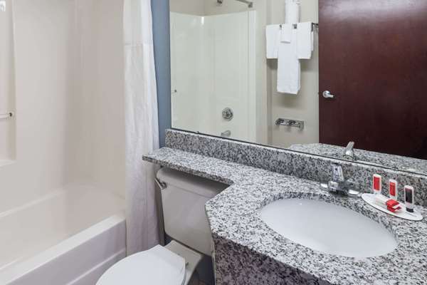  - Microtel Inn & Suites by Wyndham Greenville - I-385, Exit 37