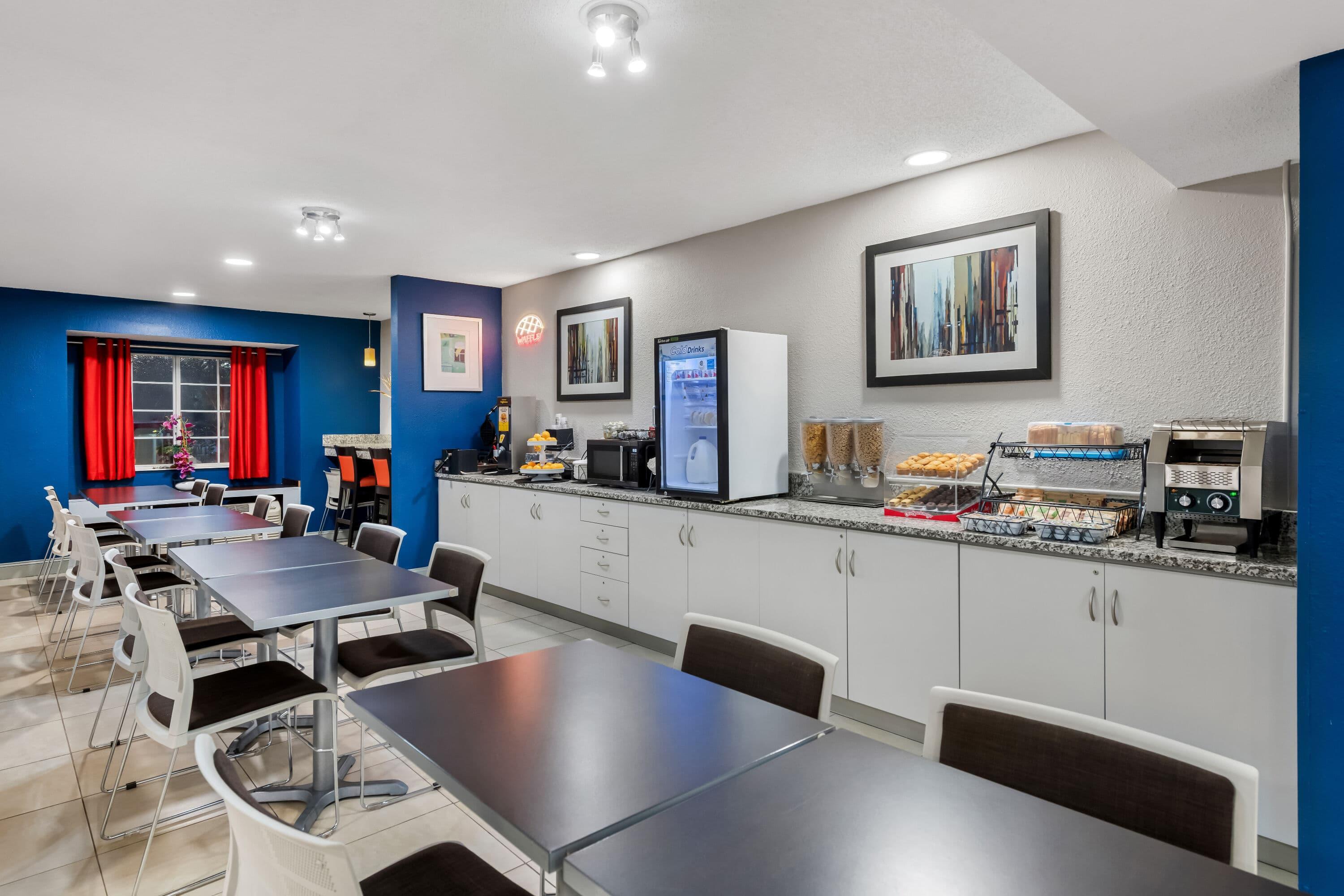 Breakfast Area | Microtel Inn & Suites by Wyndham Greenville / Woodruff Rd