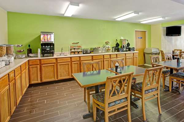  - Microtel Inn & Suites by Wyndham Statesville - I-77, Exit 49A